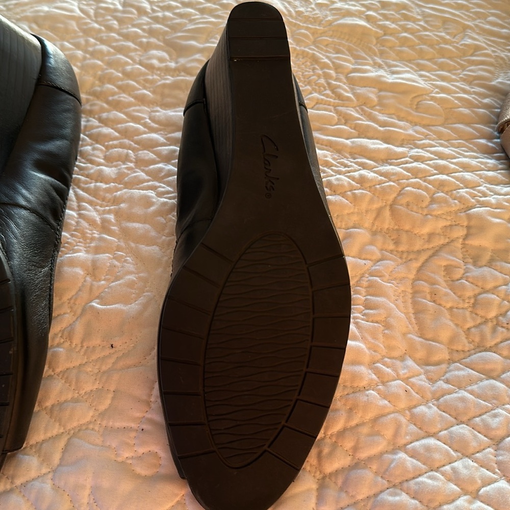 Black leather Clark’s wedge shoe with open toe - Picture 5 of 5